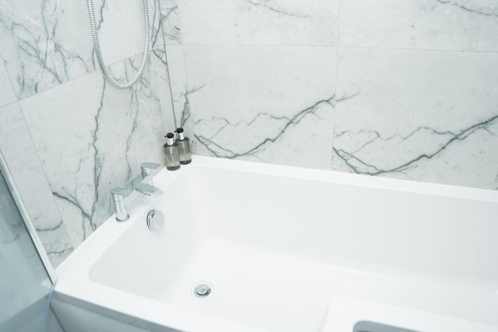 Stylish Home In York - Free Wifi & Parking - Close To Racecourse & City Centre 外观 照片
