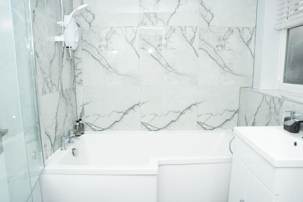 Stylish Home In York - Free Wifi & Parking - Close To Racecourse & City Centre 外观 照片